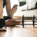 man-on-smartphone-using-fitness-app