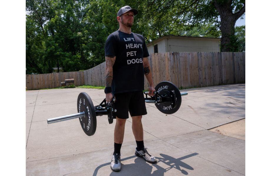 man using rogue echo plates