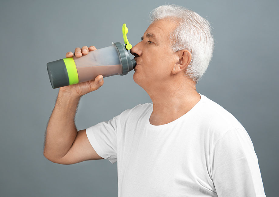 Protein Drinks for Seniors: Meeting Increased Protein Needs 