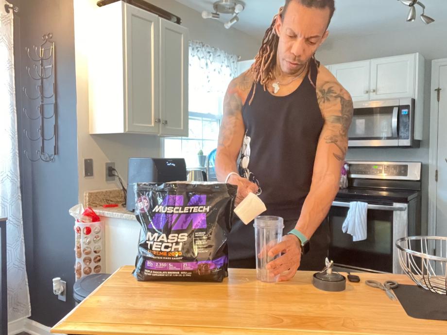 MuscleTech Mass Tech Extreme 2000 Review (2024): Our Honest Review of This Expensive Mass Gainer  