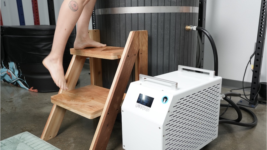 woman stepping on stool to enter polar monkeys star treatment cold plunge tub