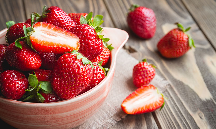 sliced-strawberries-in-a-bowl