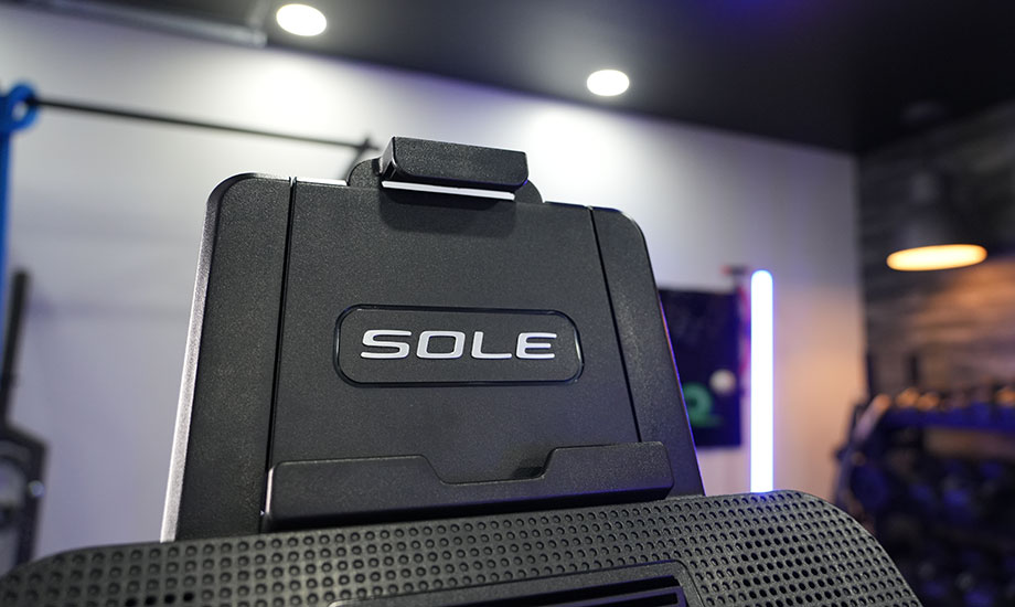 sole-e25-tablet-holder