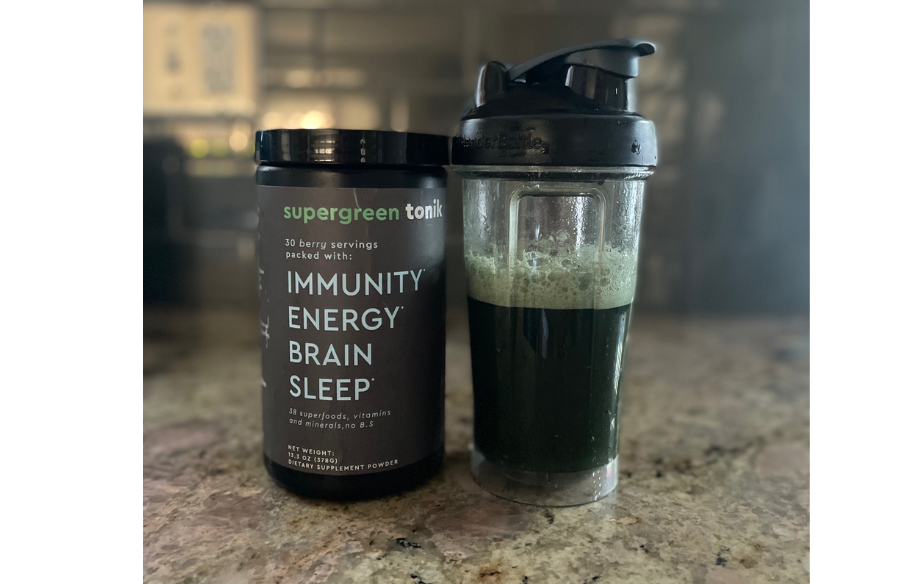 An image of Supergreen Tonik in a shaker for supergreen tonik review