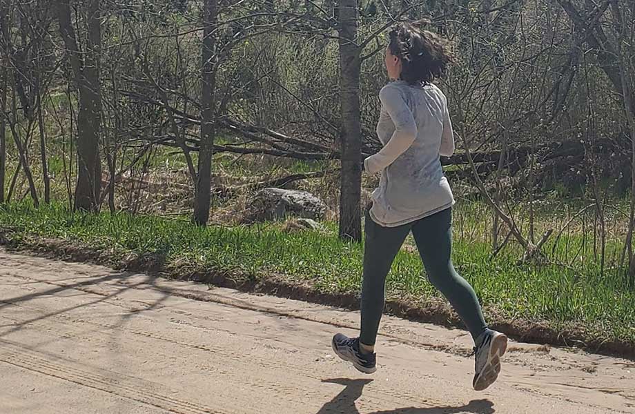 woman wearing best budget running leggings