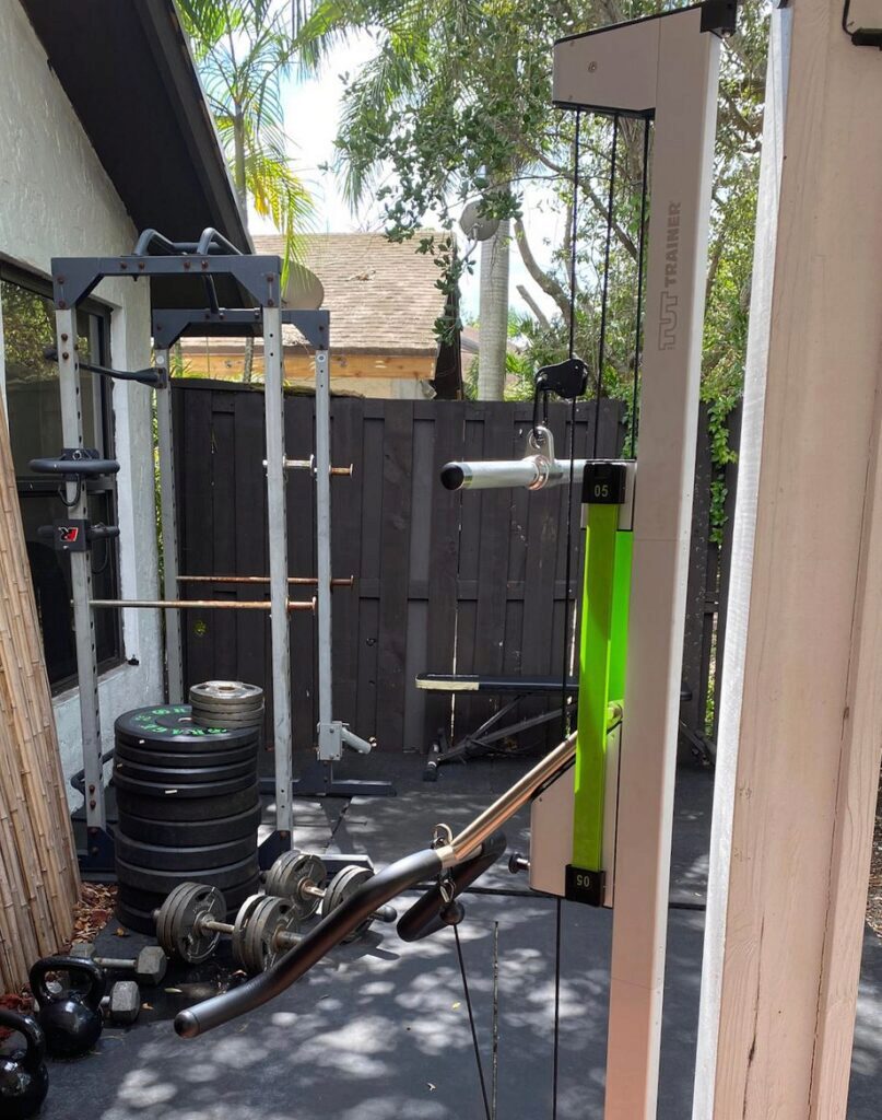 TUT Trainer Tower assembled in an outdoor home gym