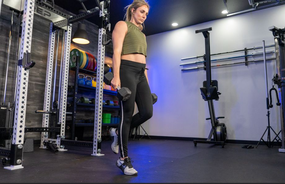 woman doing a single leg calf raise