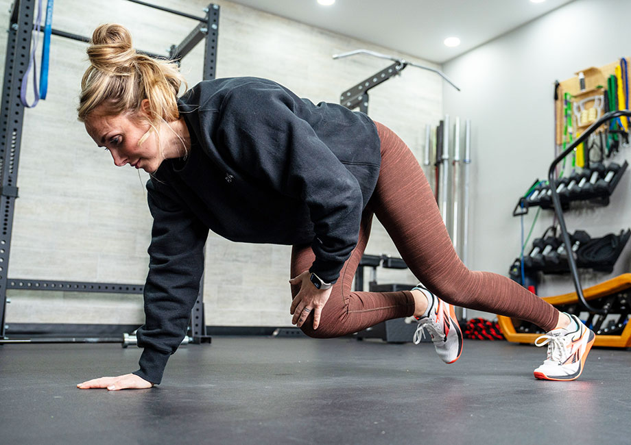 woman-performing-bear-crawl-knee-tap