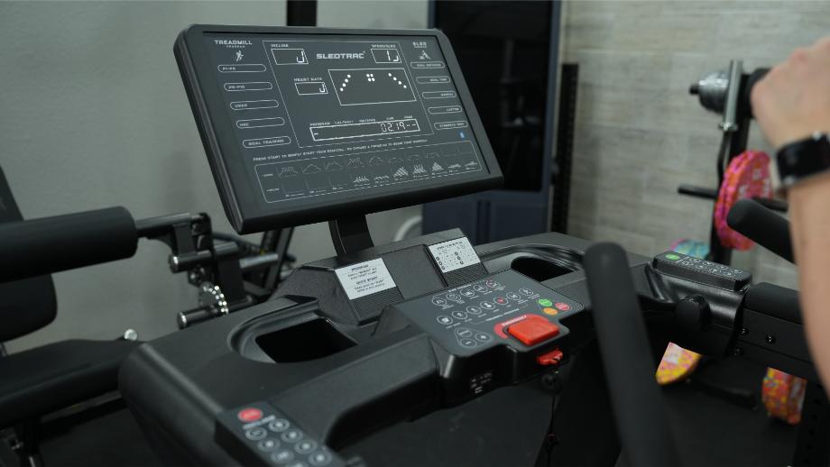 Basic console on the Xebex ST-6000 treadmill
