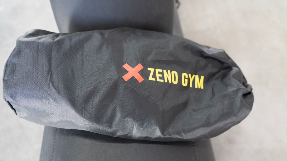Accessories bag for the Zeno Bench.